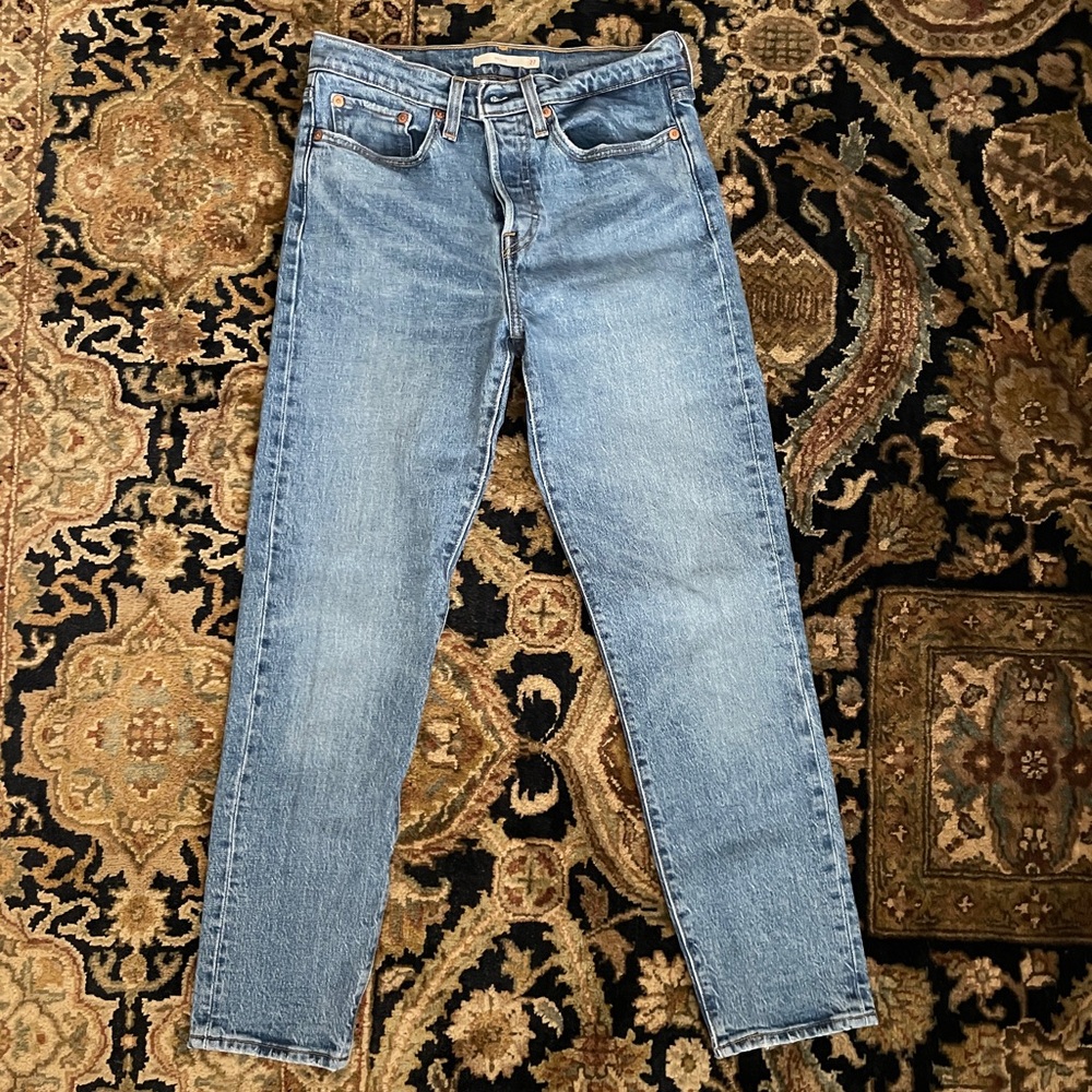 Levi’s Wedgie size 27